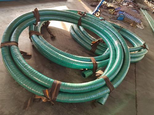 Wat maakt rubberen buizen met een grote diameter essentieel voor industriële toepassingen?